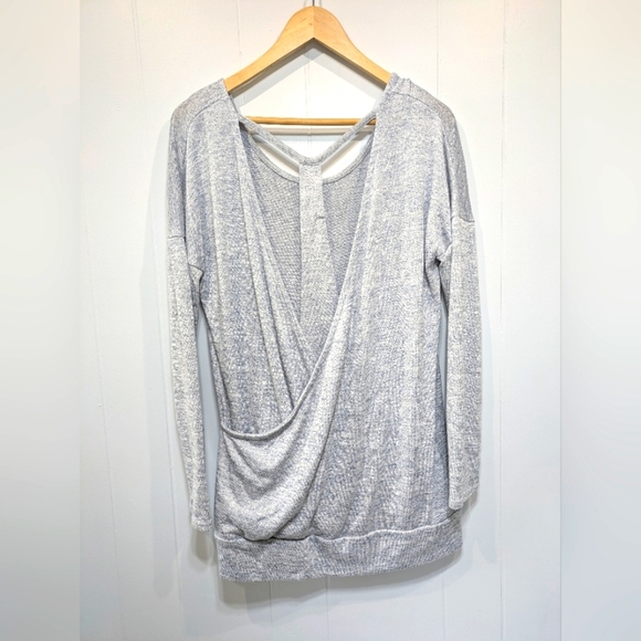 Athleta Pose Layered Top In Heather Gray  Size Medium - Picture 5 of 6